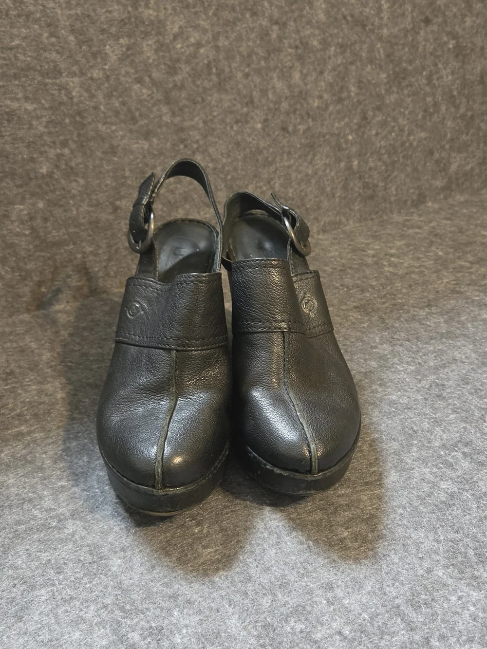 Børn Black Leather Wedge Slingback Clogs with Silver Buckle
